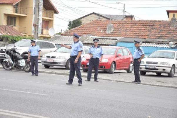 Cu permisele suspendate, gonind pe străzile Constanţei